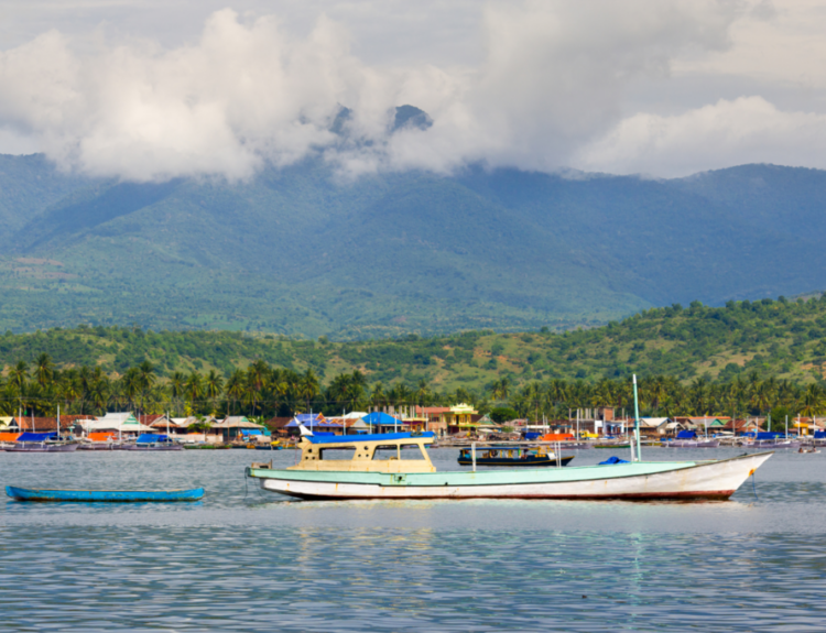 6 Best Tropical Beaches to Visit During Tourist Season